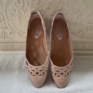 Tod's Flats with ribbon cut design in nude beige color, size 38
